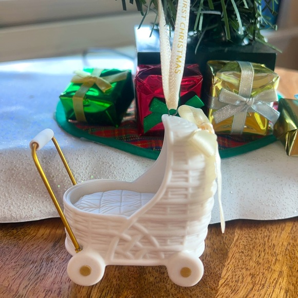 ❣️Keepsake Christmas Ornament 2024, Baby's First Christmas Porcelain - Picture 4 of 10